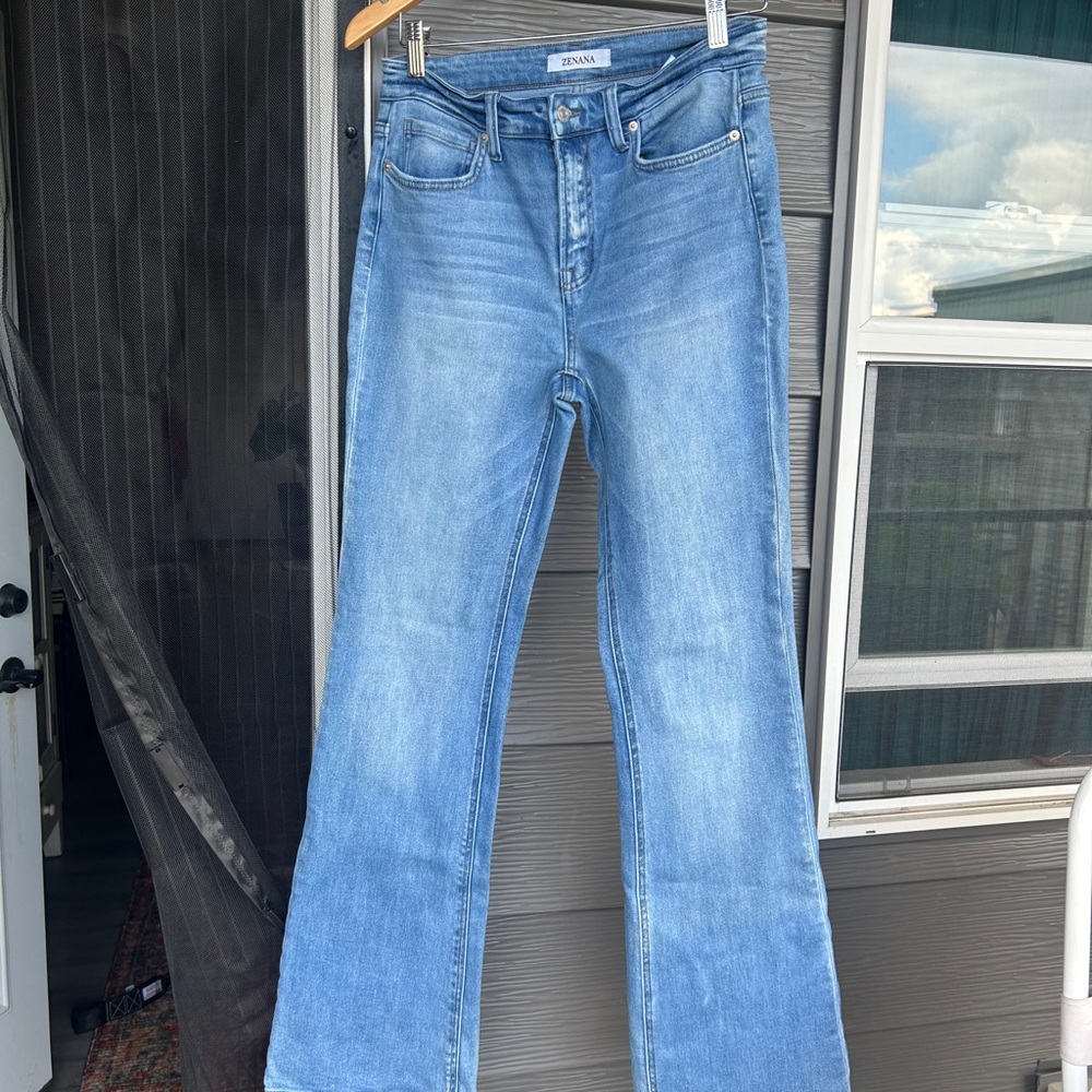 Zenana Outfitters High Rise Light Blue Jeans - Picture 3 of 6